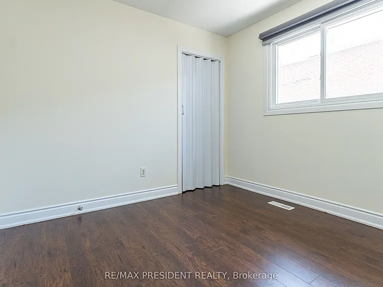 17 Manitou Cres #UPPER — Photo 23