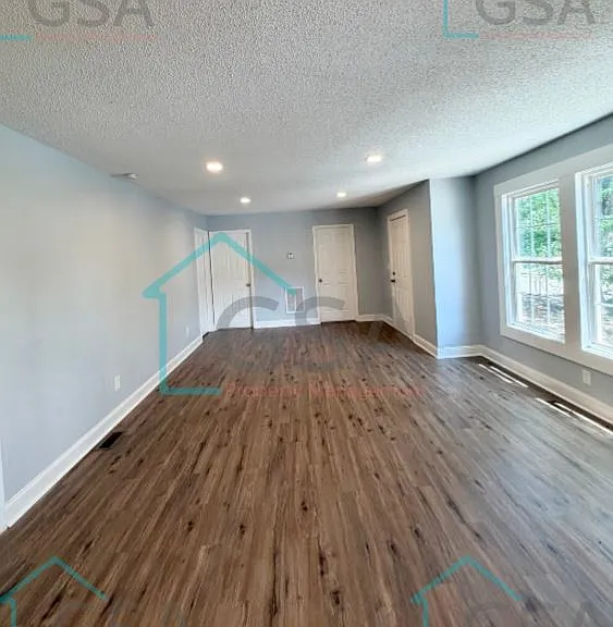 101 Hammond Ave — Photo 2