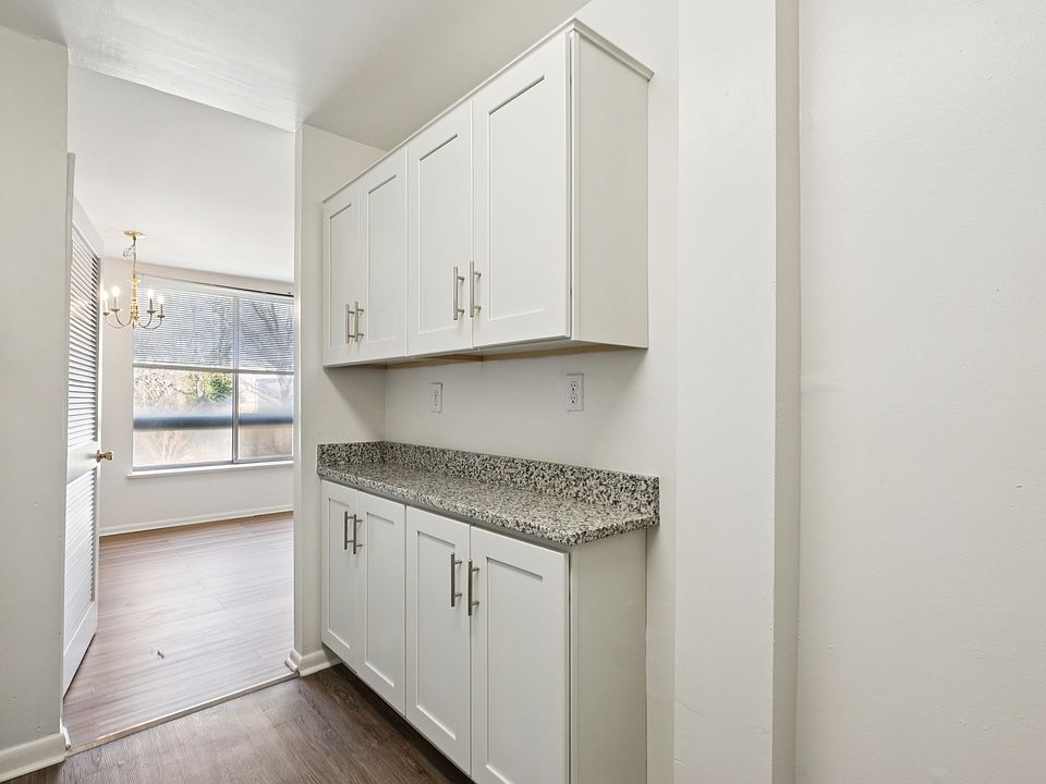 1st image of 170 Lakeside Rd APT C6