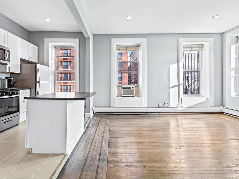 200 Hudson St #4A — Photo 1