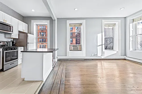 200 Hudson St #4A Photo 1