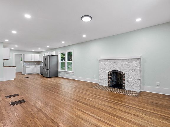 3rd image of 3812 Northview Ave