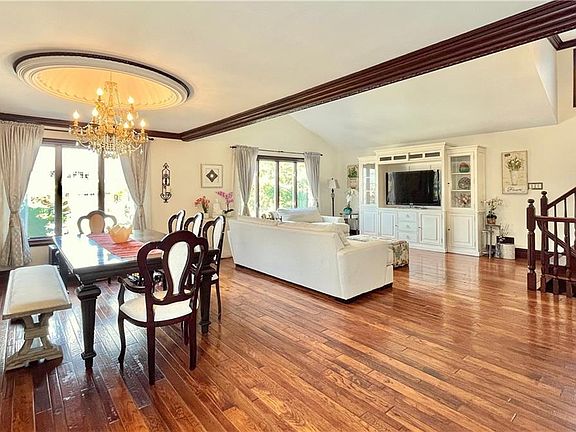4th image of 549 Valleyview Pl