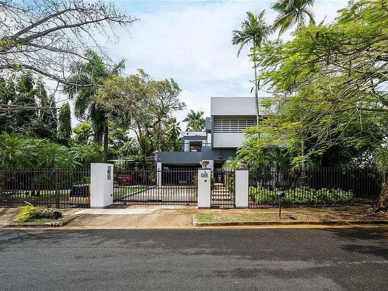 13 Pedrosa Saint Garden Hls — Photo 1