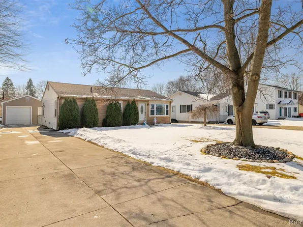 23610 Lynnhurst Rd, Macomb, MI 48042