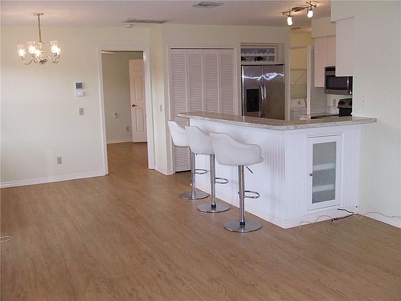 2nd image of 633 Centre Ct SW Unit 5-C-2