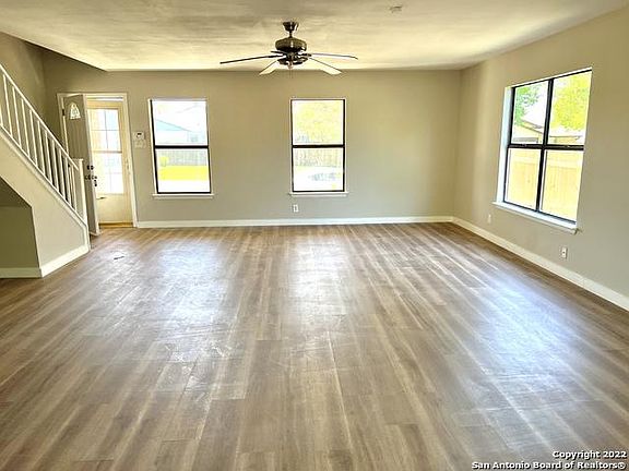 3rd image of 8174 Bent Meadow Dr