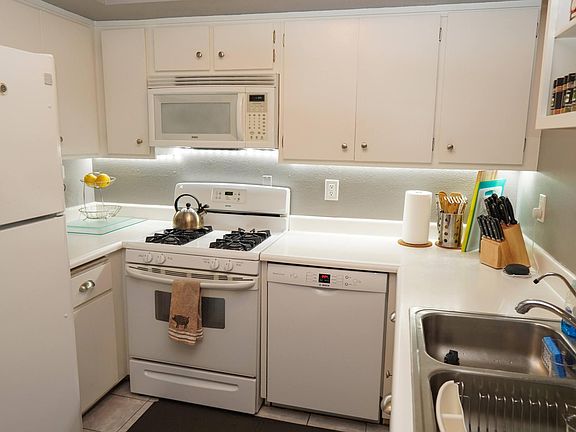 2nd image of 5456 Hermitage Ave APT 2