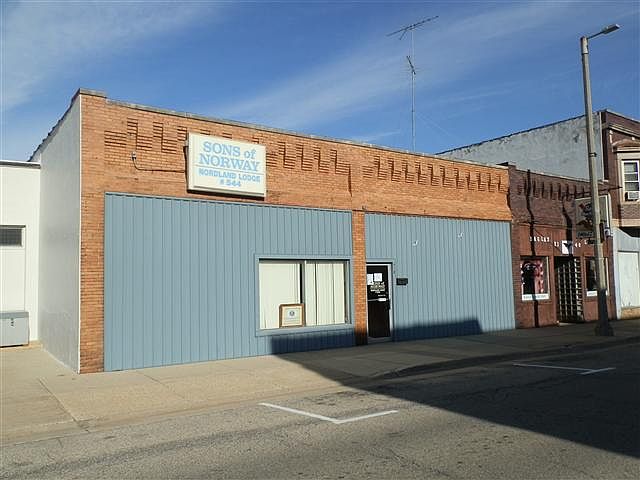 1st image of 418 W Milwaukee St