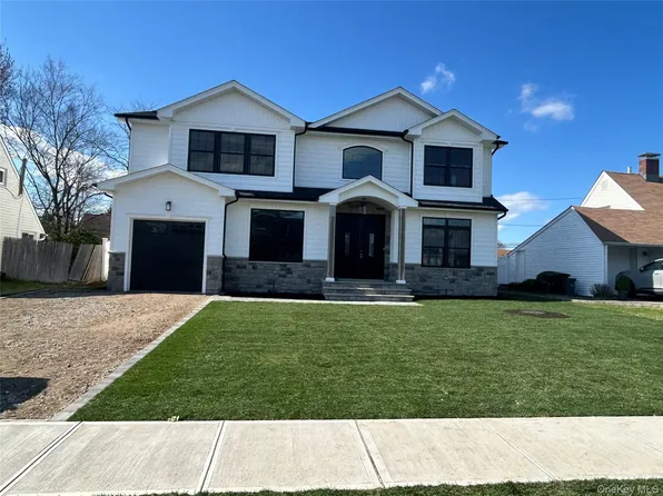 119 Choir Lane, Westbury, NY 11590