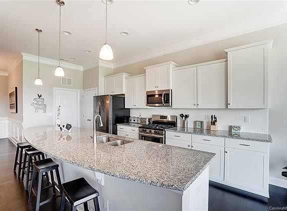 5th image of 114 Canada Dr