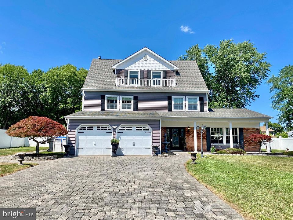1st image of 327 Barcelona Dr