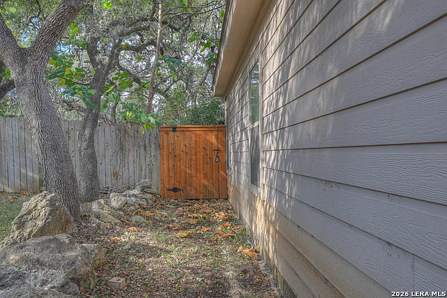 1060 Somerset — Photo 22