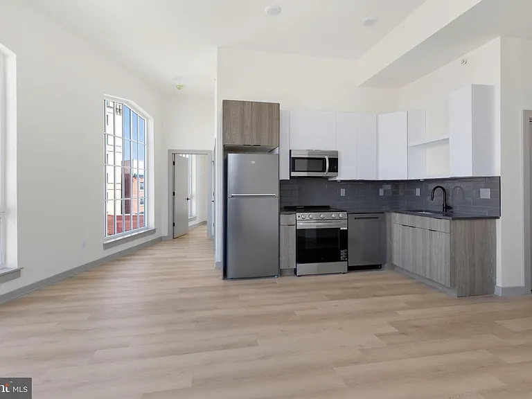 689 N Broad St #404 — Photo 4