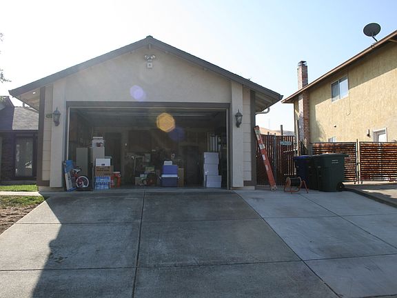 2nd image of 4319 Oakdale Pl