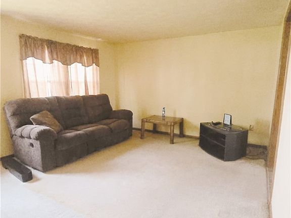 3rd image of 16763 Kinsman Rd