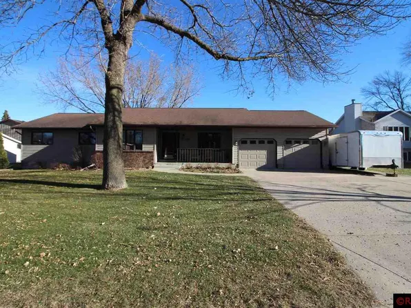 2009 Greenwood Dr NE, Owatonna, MN 55060