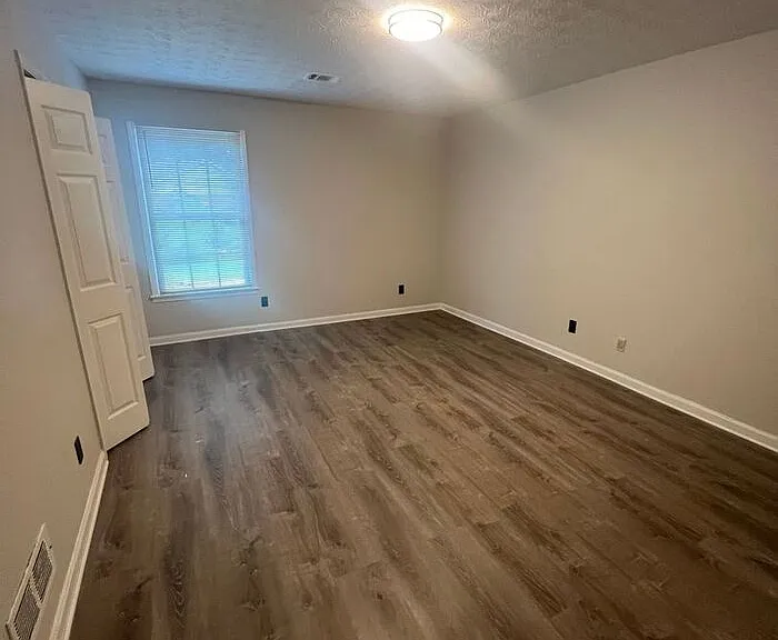 544 Charleston Ln — Photo 9