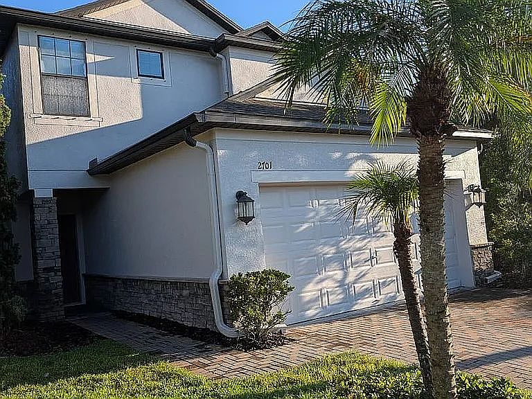 2nd image of 2701 Hampton Green Ln