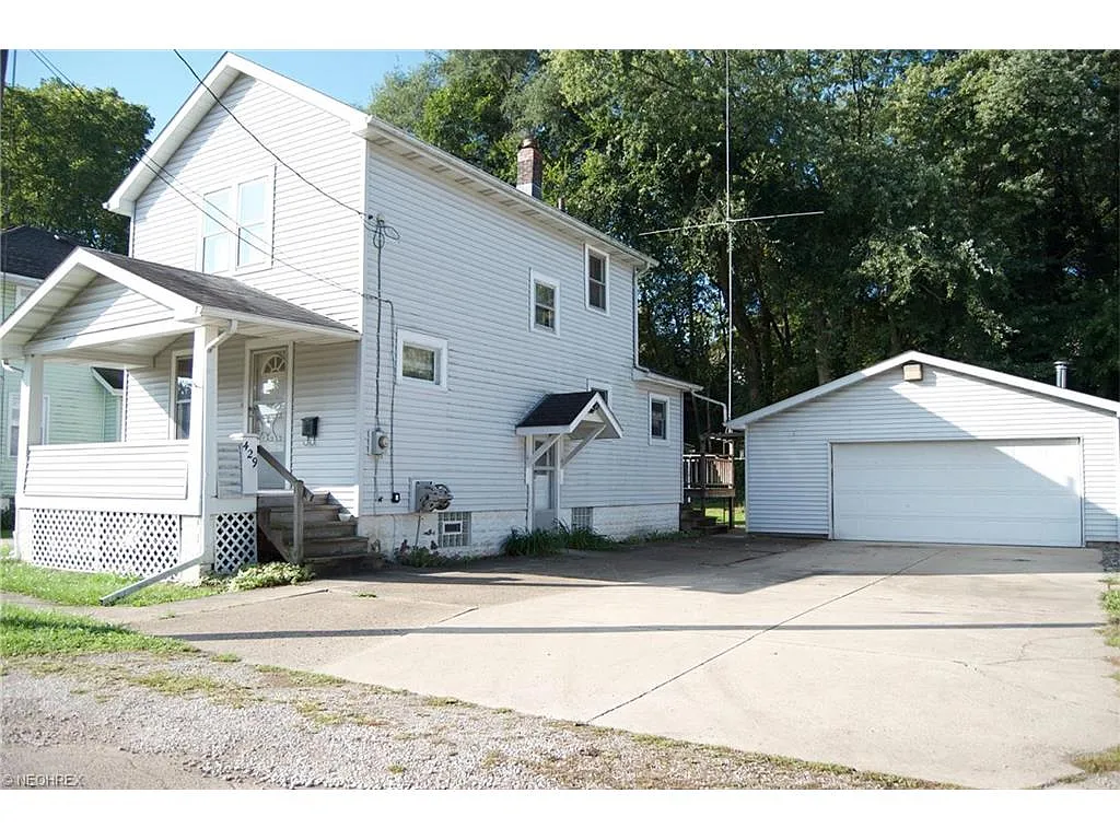 429 Glen Pl SW photo 1