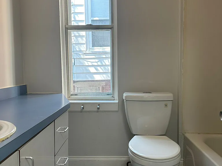 808 W 8th St #2 — Photo 11
