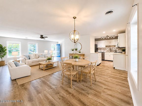 5th image of 1093 Harbor Dr SW