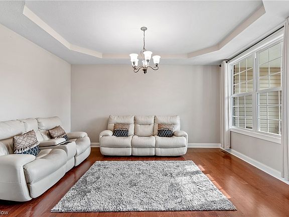 5th image of 5116 Duxbury Dr