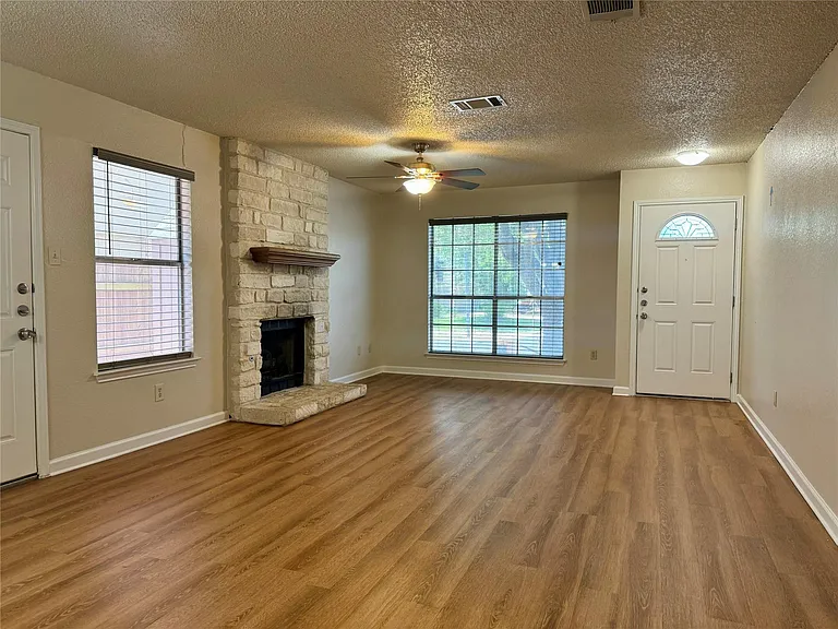 8628 Piney Creek Bnd — Photo 2