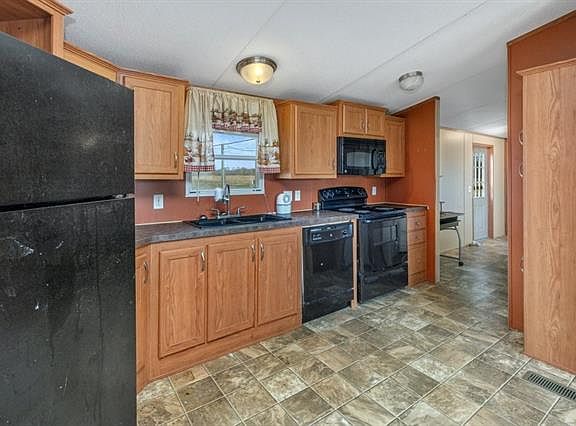 4th image of 2525 Dolphin Dr