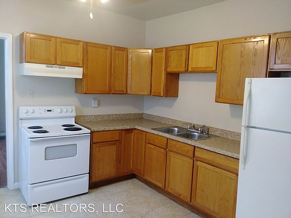 2nd image of 8821 Olive St