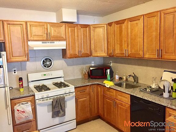 2nd image of 2416 31st St APT 1R