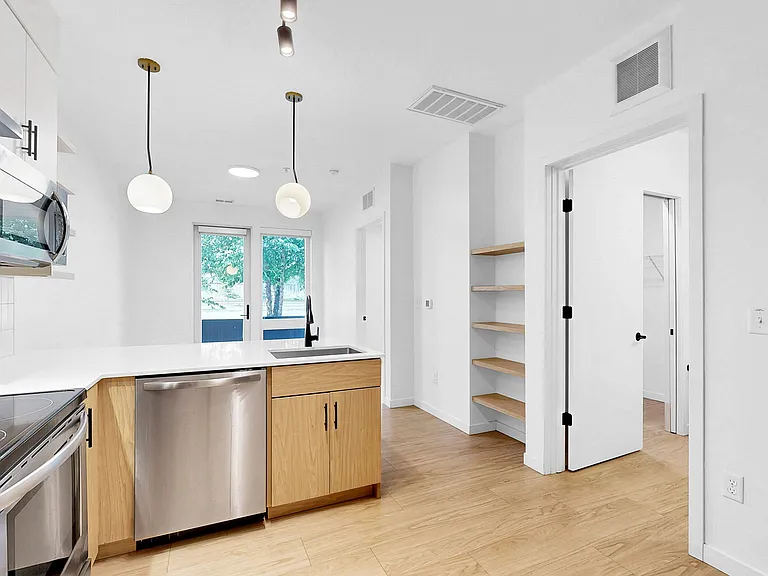 CityLine — Photo 34