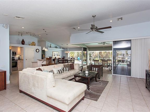 4th image of 829 SW 51st Ter