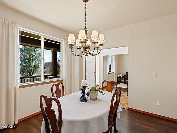 5th image of 814 Trout Lake Ct