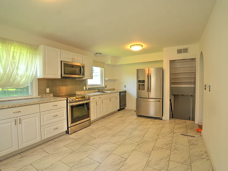 954 State Route 173 — Photo 12