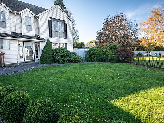 5th image of 2208 SE 158th Ct