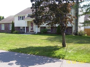9 Marjorie Dr, Saratoga Springs, NY 12866