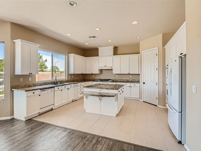 5258 Villa Dante Ave — Photo 3