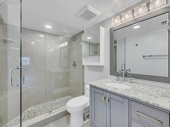 3rd image of 2039 SE 10th Ave APT 511