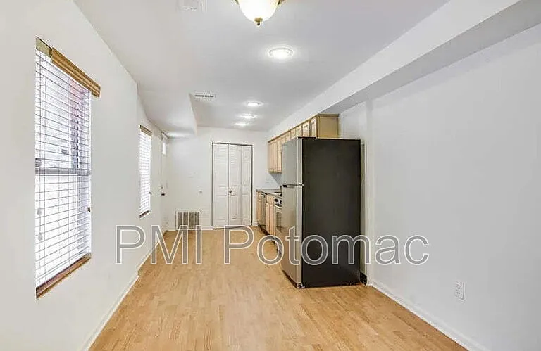 729 10th St NE — Photo 7