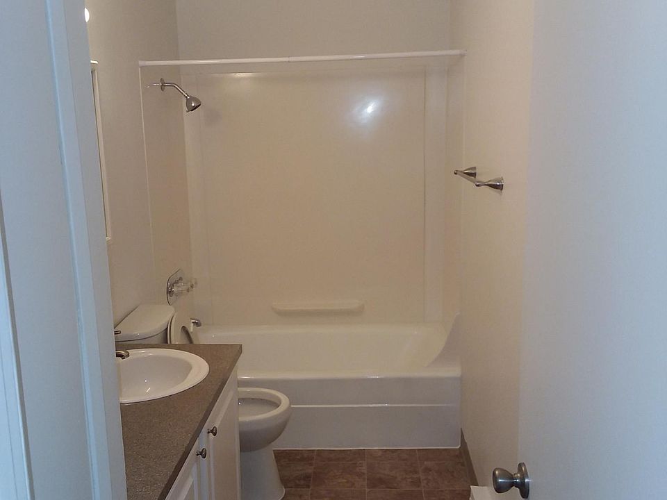 2nd image of 15994 E Burnside St
