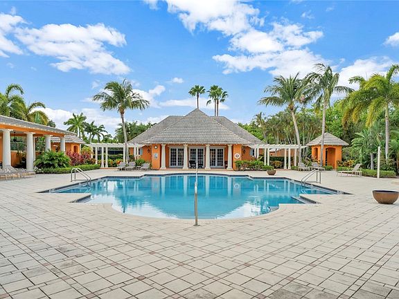 3rd image of 2557 Saint Lucia Cir