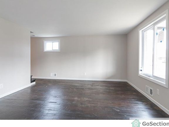 3rd image of 936 Foxcroft Ln