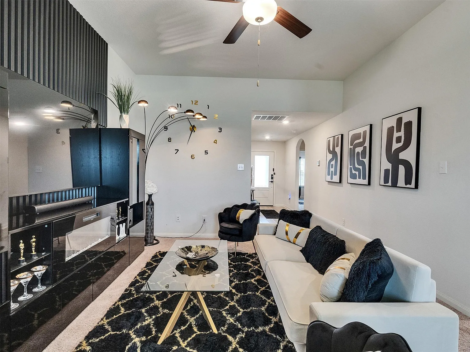 3 bed, 2.0 bath, 1352 sqft, $2,200 — Photo 3