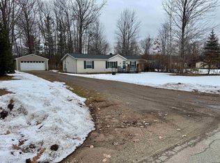 4266 Pebble Beach Dr, Gladwin, MI 48624