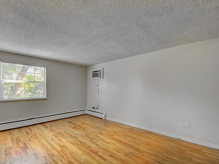 140 S Ogden St — Photo 25