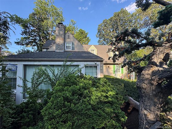 3rd image of 16 Ascot Ridge Road