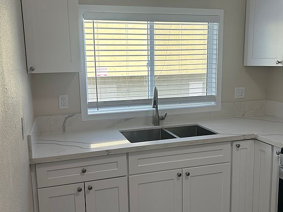 3rd image of 2541B E Walnut St