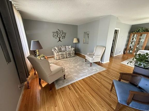 2nd image of 210 9th St N