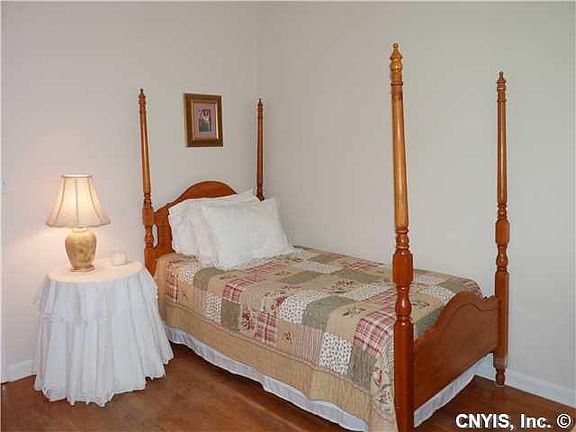 5th image of 122 Margo Ln